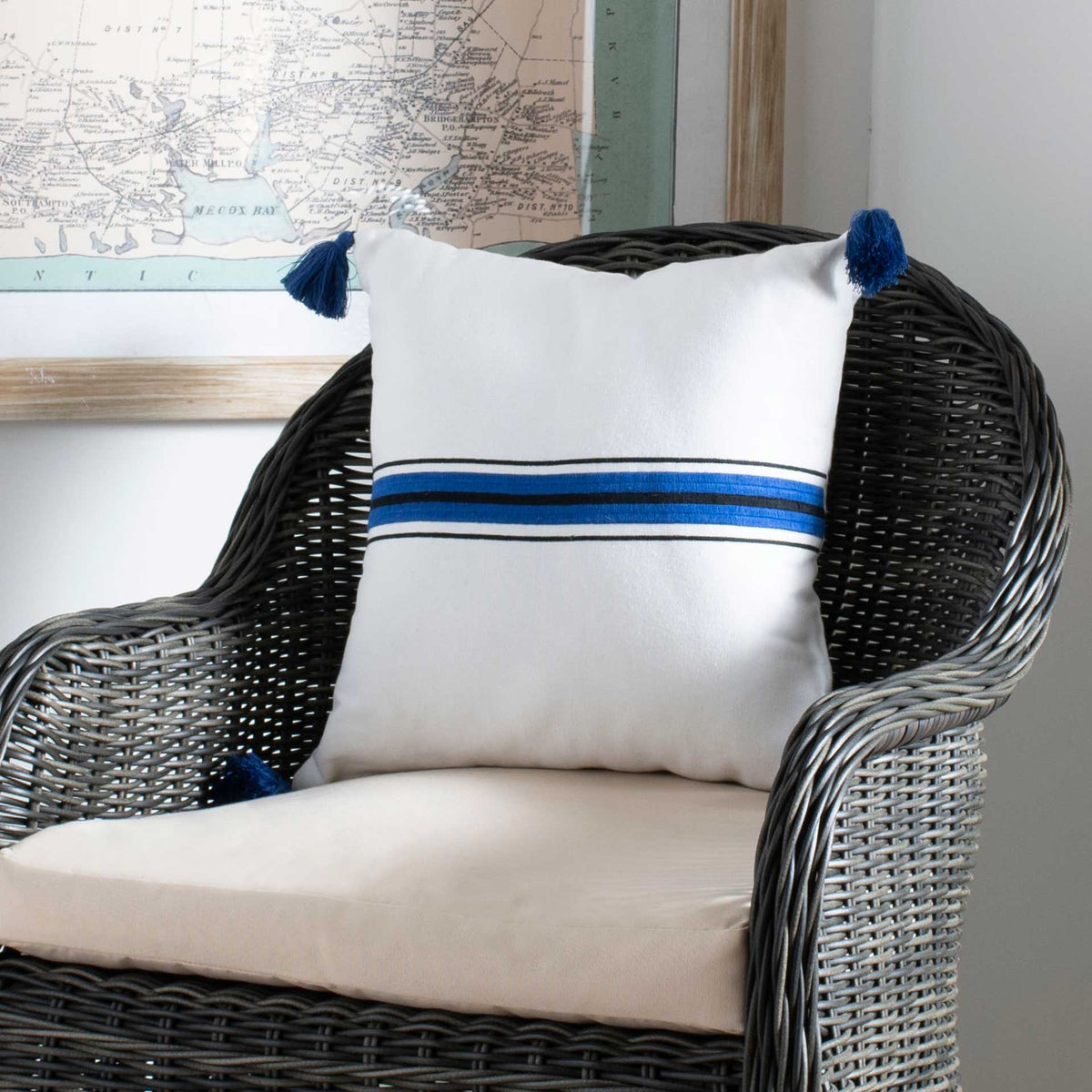 Storepavo Orlanda White & Navy Pillow - image 3